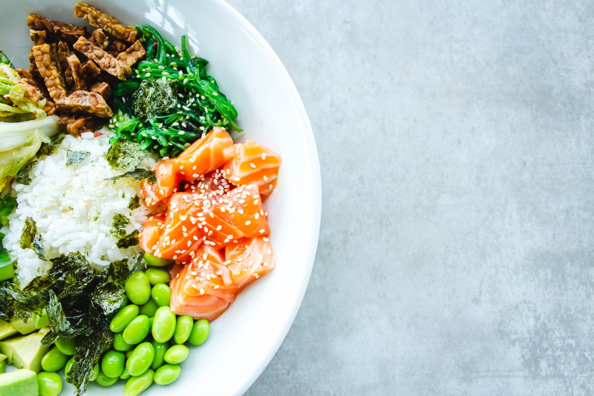 Buddha Bowl mit Quinoa und buntem Gemüse